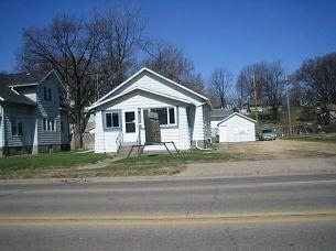 Clinton, IA Storefront - 2316 Camanche Ave