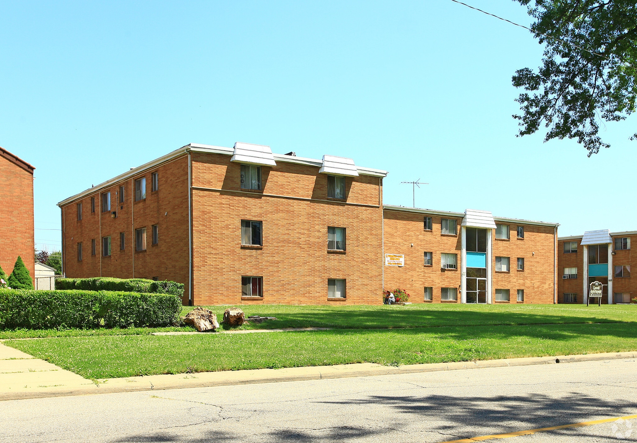 1833-1845 E 31st St, Lorain, OH for Sale