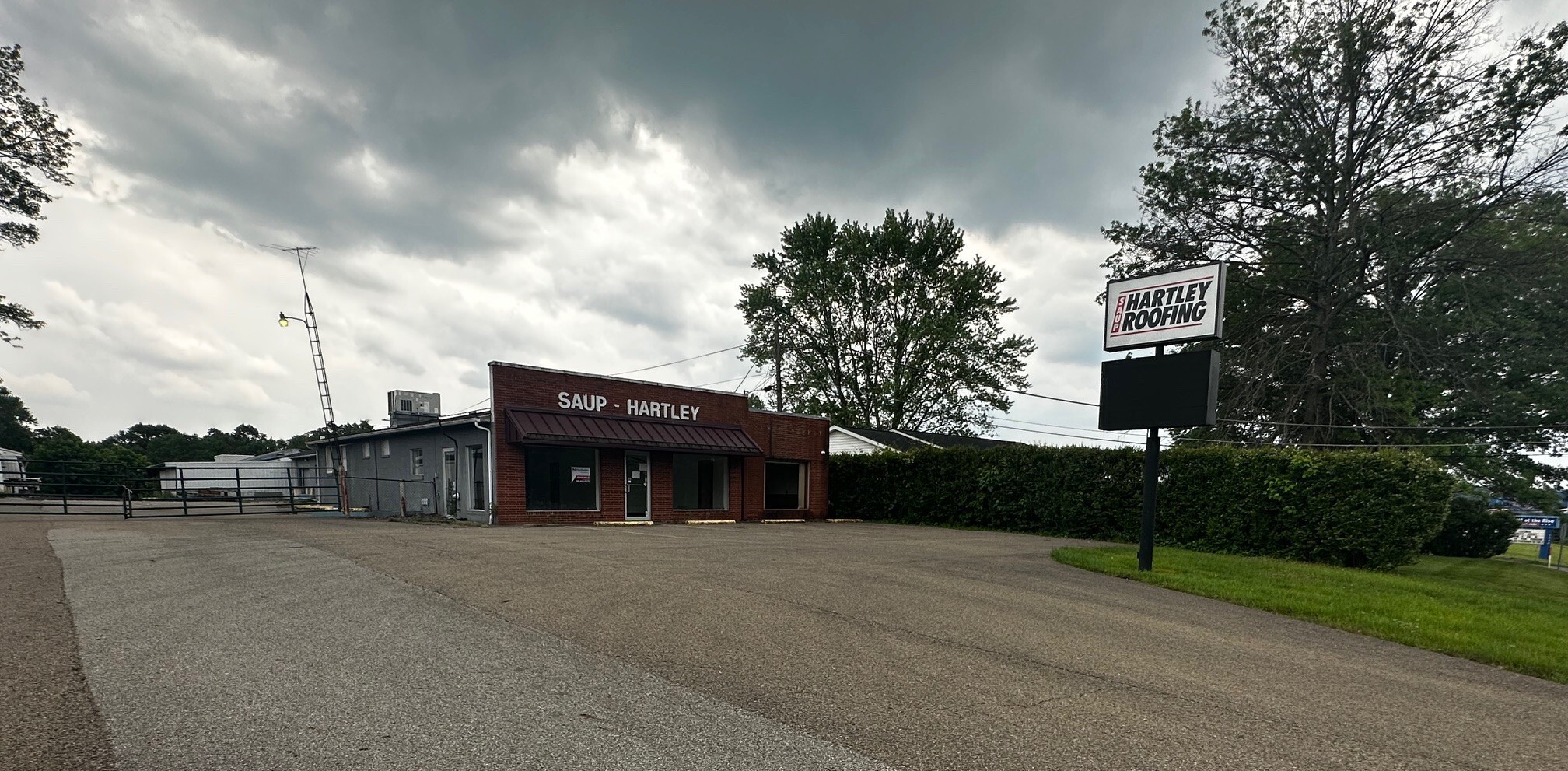1950 East Pike, Zanesville, OH for Rent