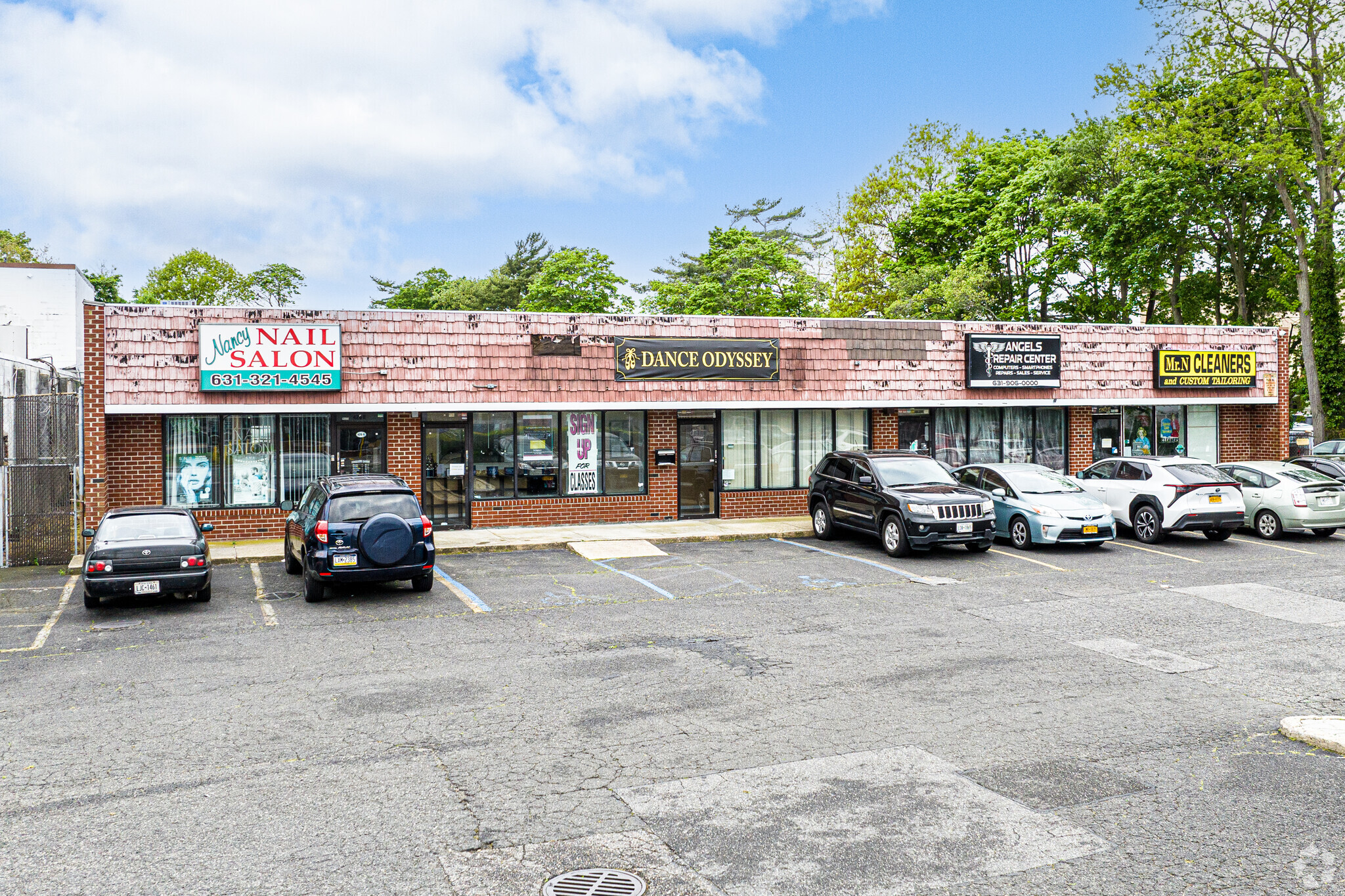 422-426 Great East Neck Rd, West Babylon, NY for Rent