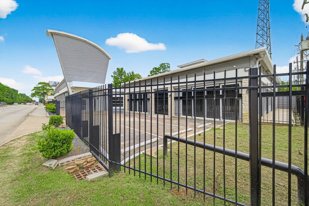 3105 Cypress Creek Pky, Houston, TX for Rent