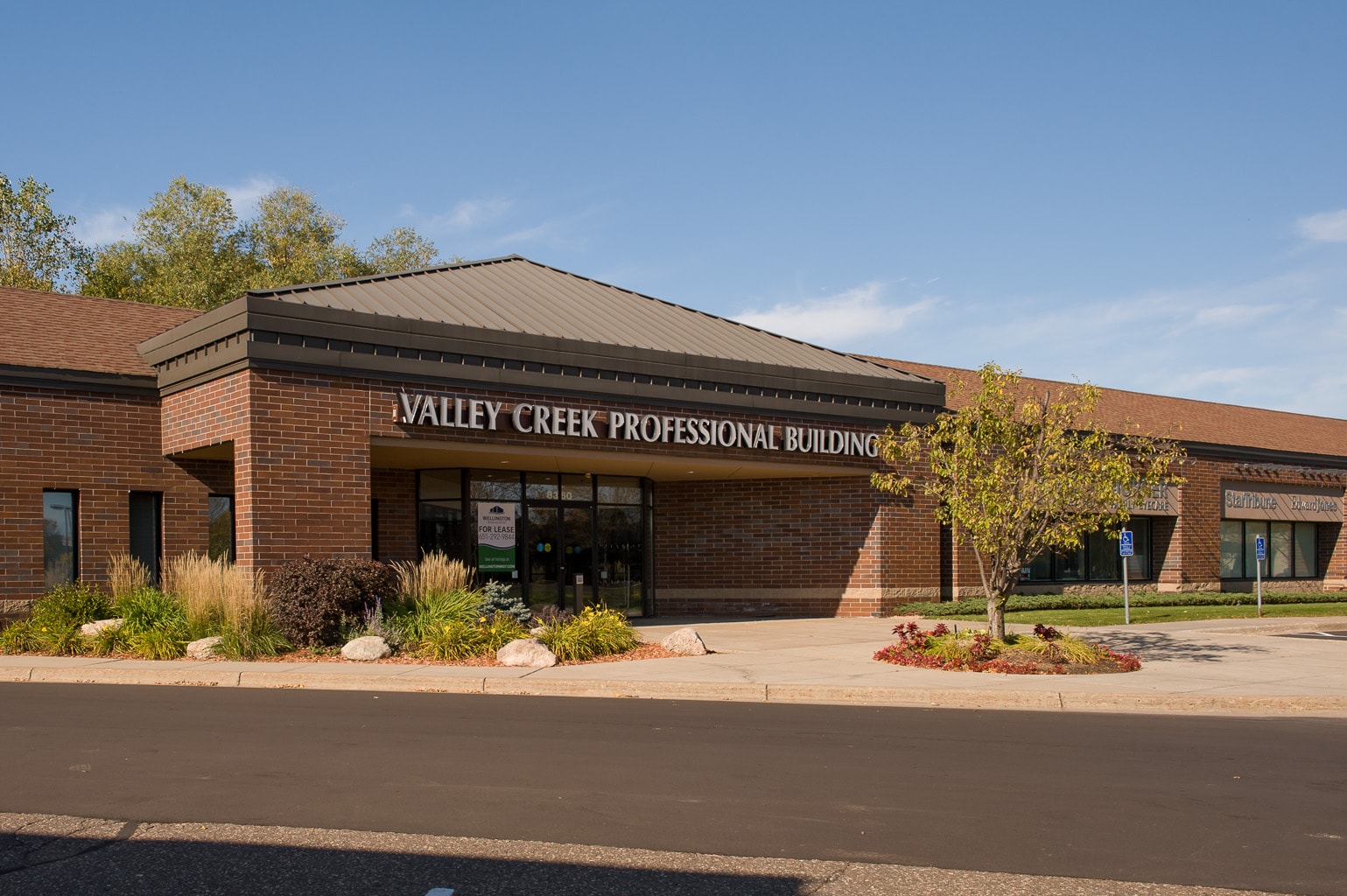 8360 City Centre Dr, Woodbury, MN for Rent