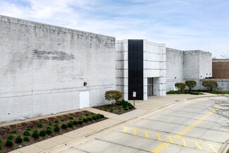 Schaumburg, IL Retail - 5 Woodfield Mall