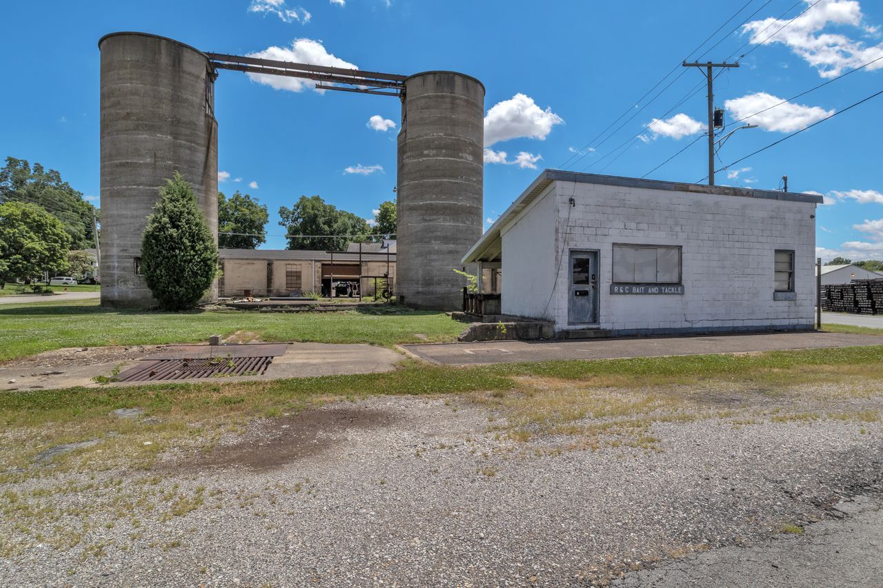 1100 N Main St, Mount Vernon, IN for Sale