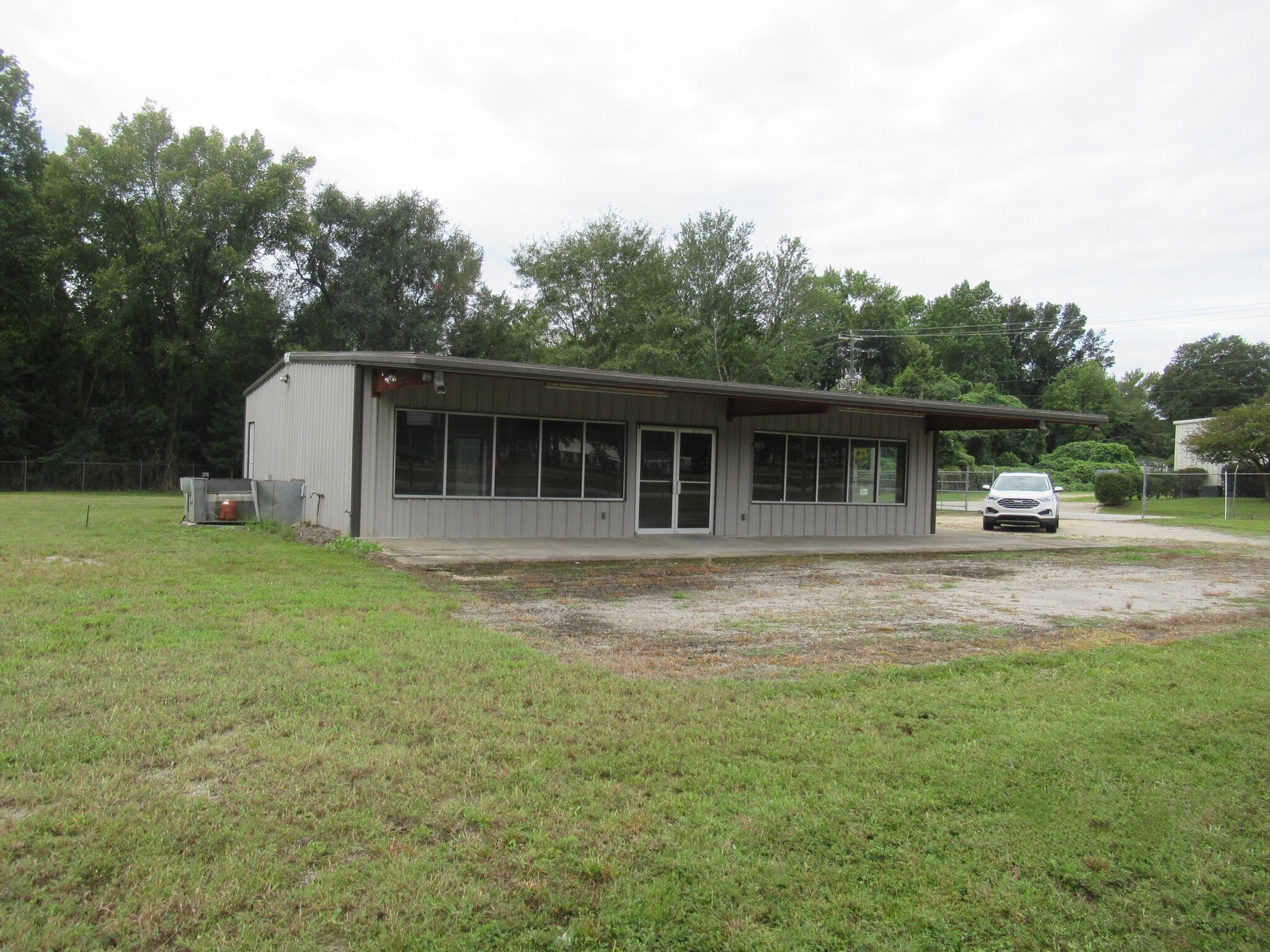220 SE Pike Rd, Sumter, SC for Rent