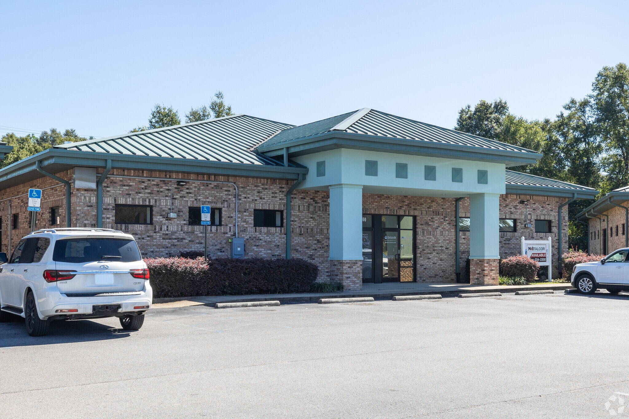 700-710 Hospital Dr, Crestview, FL for Sale