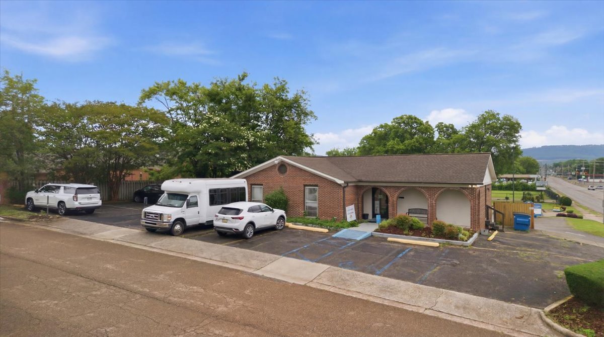 1002 Oakwood Ave NW, Huntsville, AL for Rent