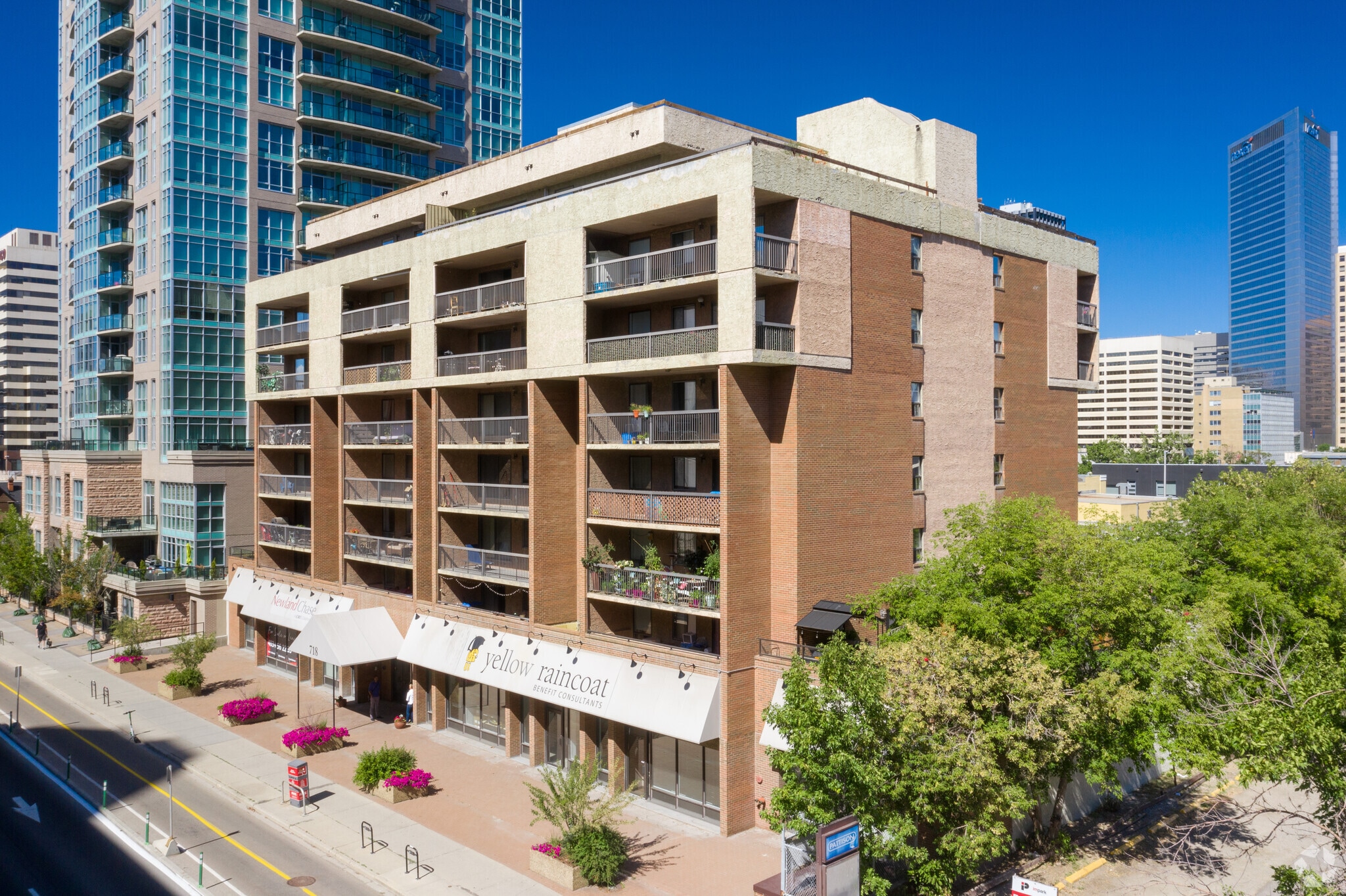 718 12th Ave SW, Calgary, AB for Rent