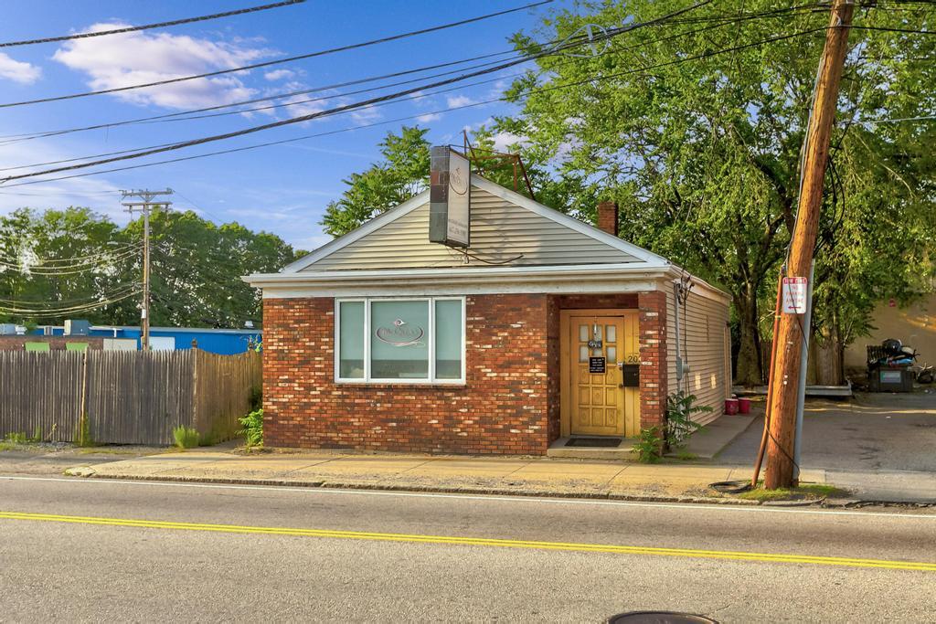 202 Neponset Valley Pky, Hyde Park, MA for Sale
