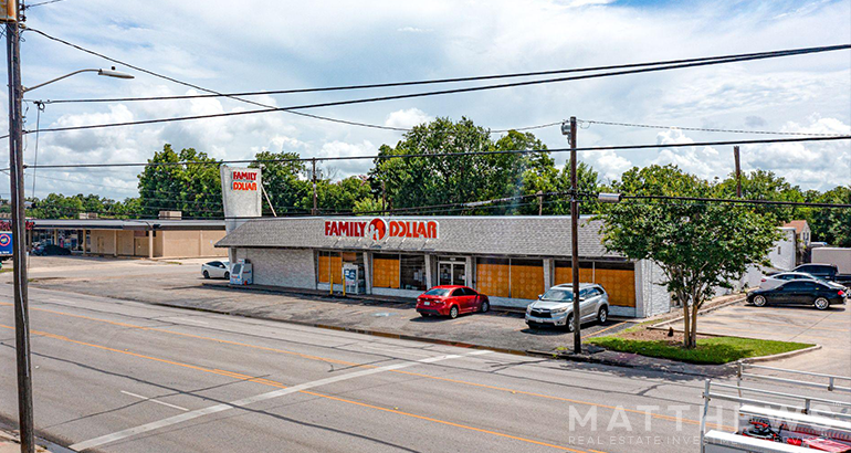 1606 N Navarro St, Victoria, TX for Sale