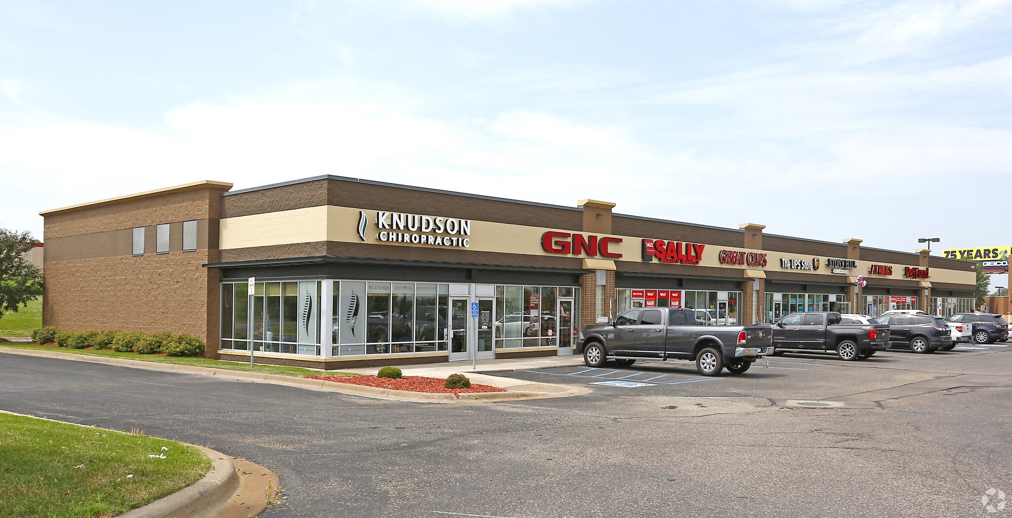 21897 S Diamond Lake Rd Rogers, MN 55374 Retail Property for Lease on