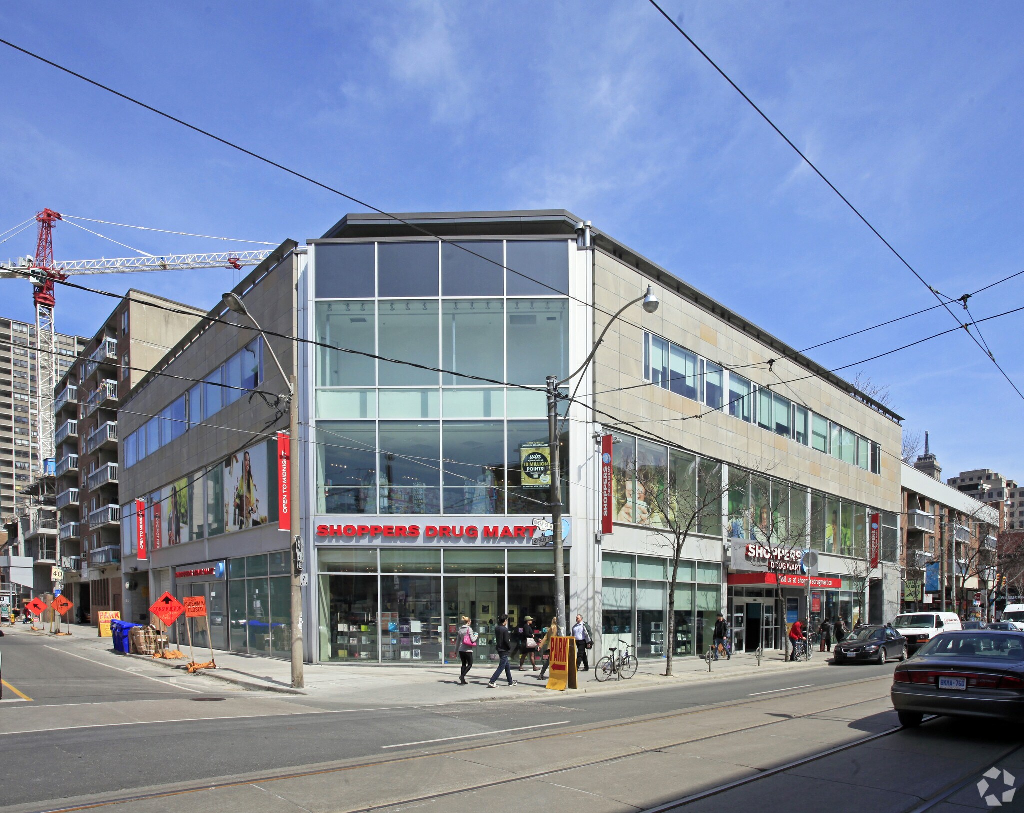 252-260 Queen St W, Toronto, ON for Rent