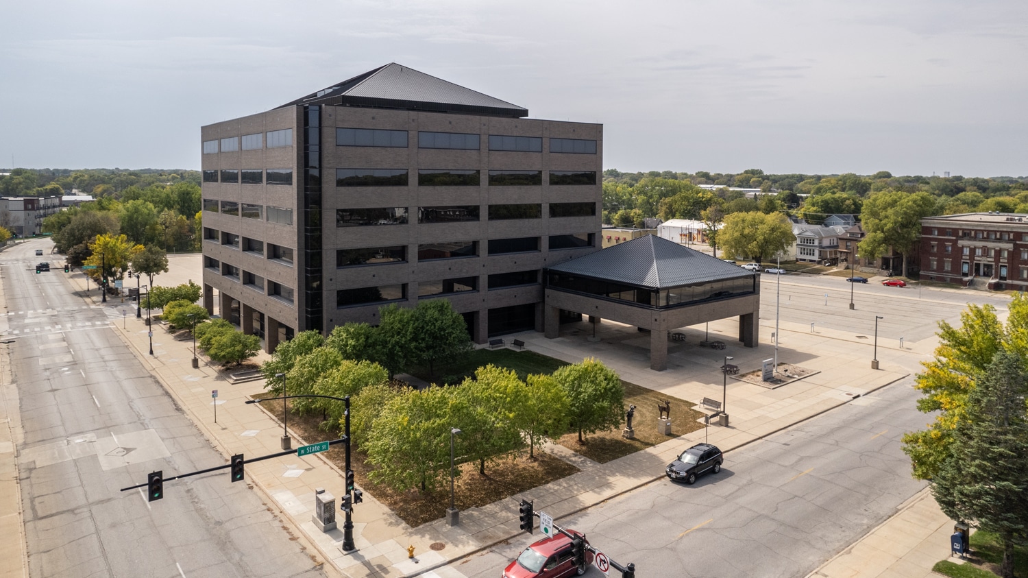 111 W State St, Mason City, IA for Rent