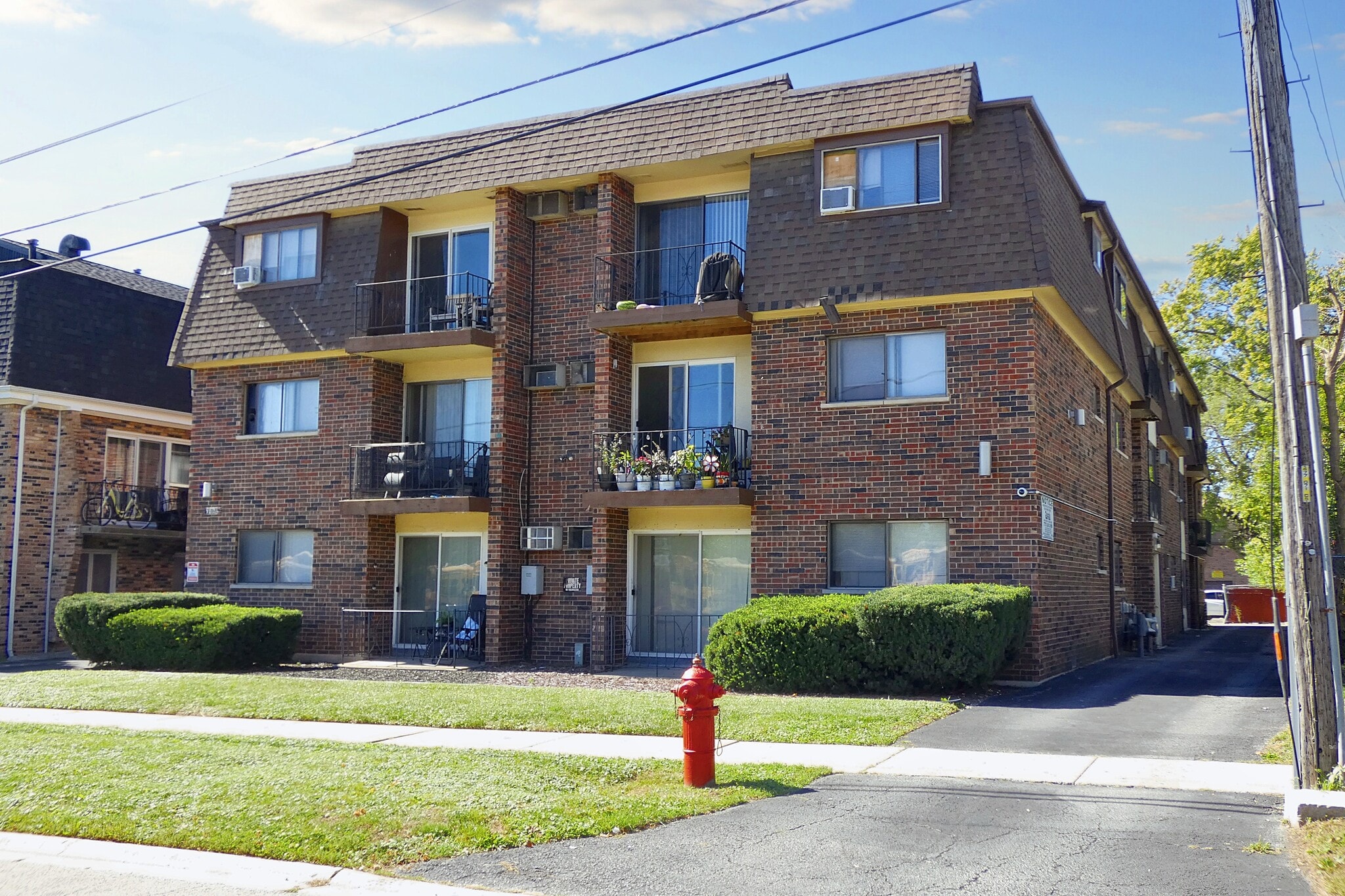 9826 Sayre Ave, Chicago Ridge, IL for Sale