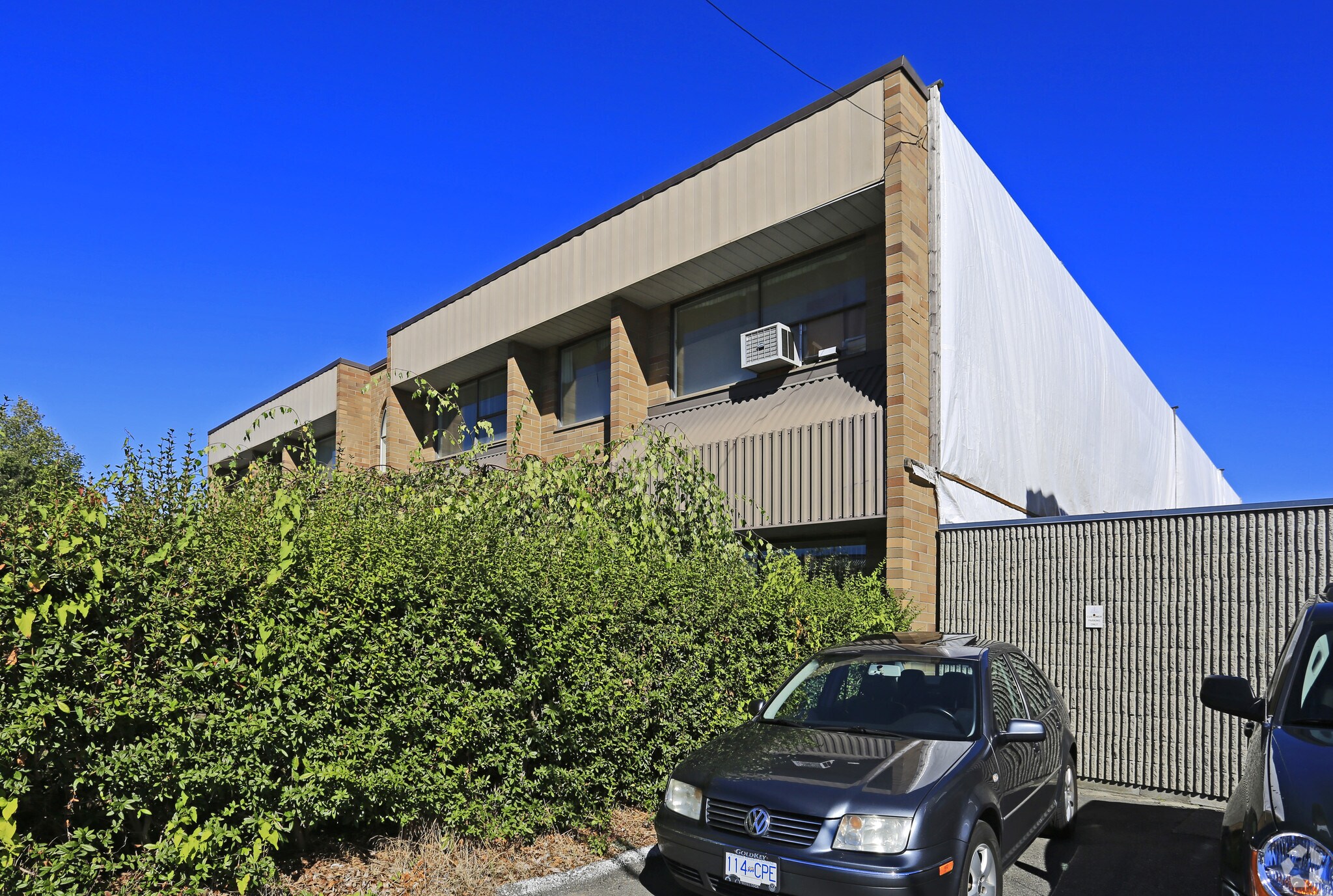 6866 Russell Av, Burnaby, BC for Rent