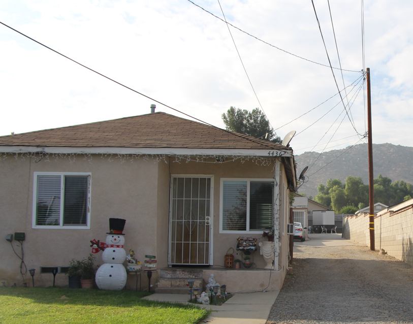 4436 Ambs Dr, Riverside, CA for Sale