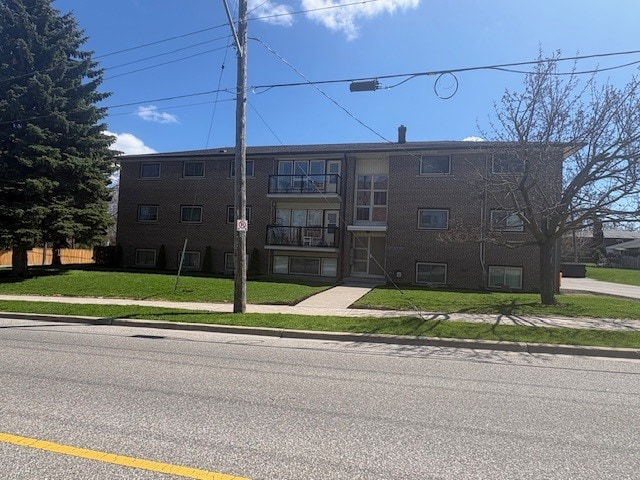 300 Athol St, Whitby, ON for Sale