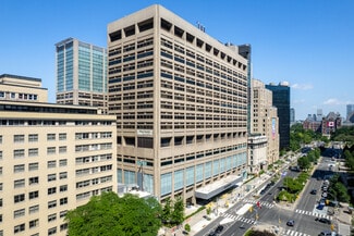 Toronto, ON Retail - 600 University Ave