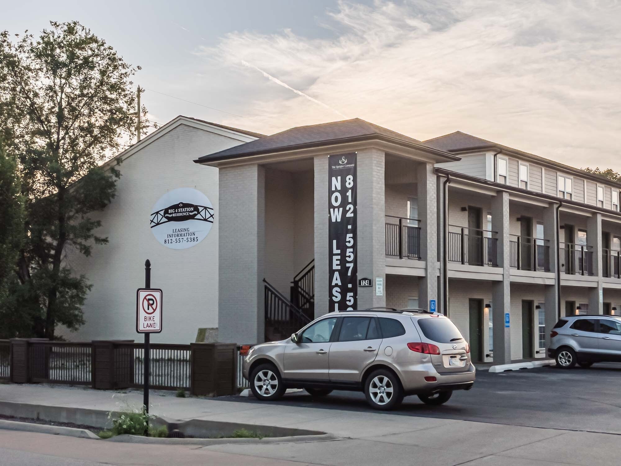 124 W Chestnut St, Jeffersonville, IN for Sale