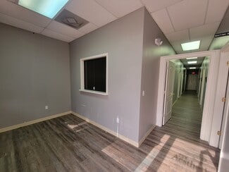 Texarkana, TX Office/Retail - 5481-5499 Summerhill Rd Texarkana, TX Office/Retail - 5481-5499 Summerhill Rd