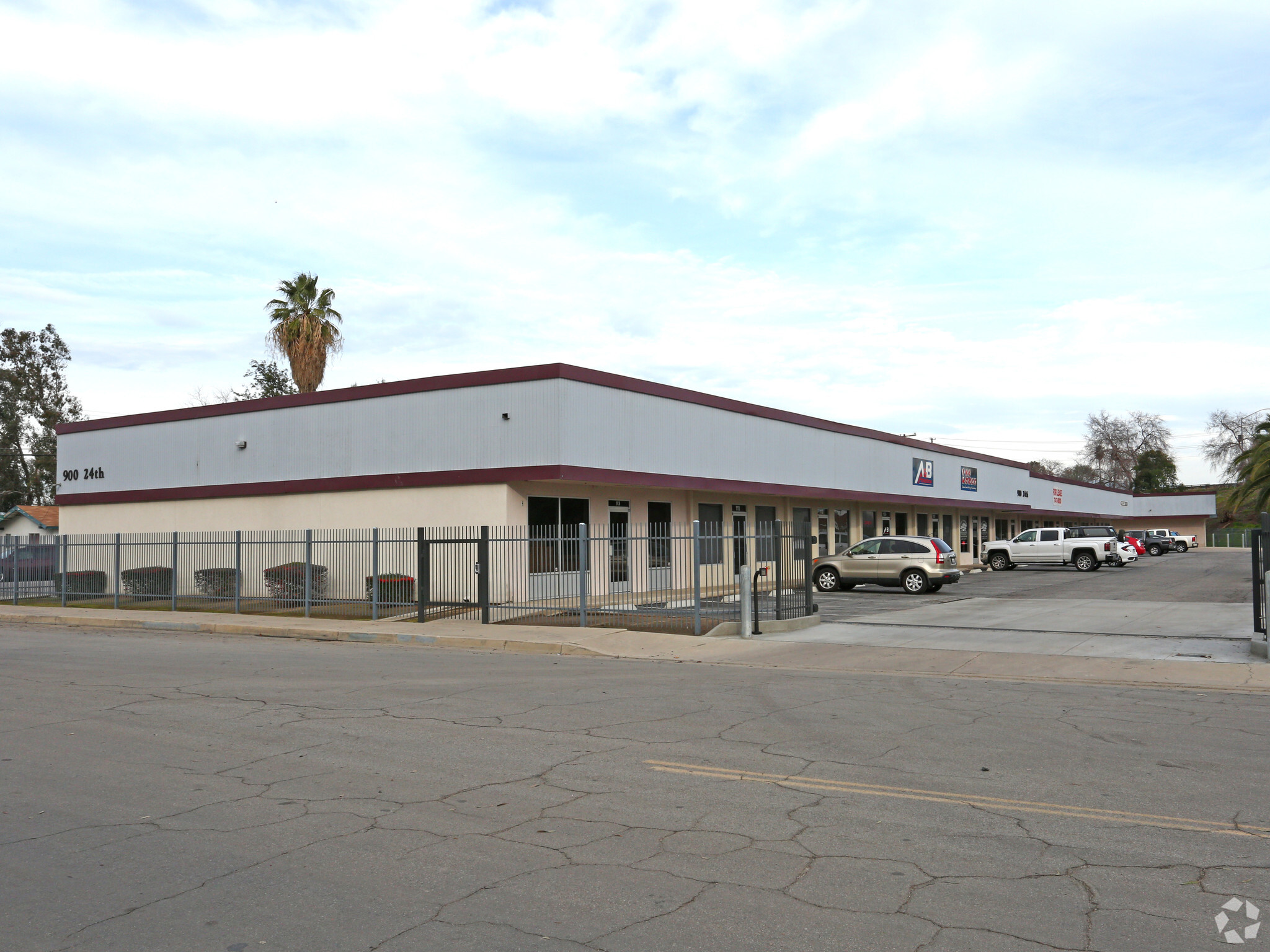 900 24th St, Bakersfield, CA for Rent