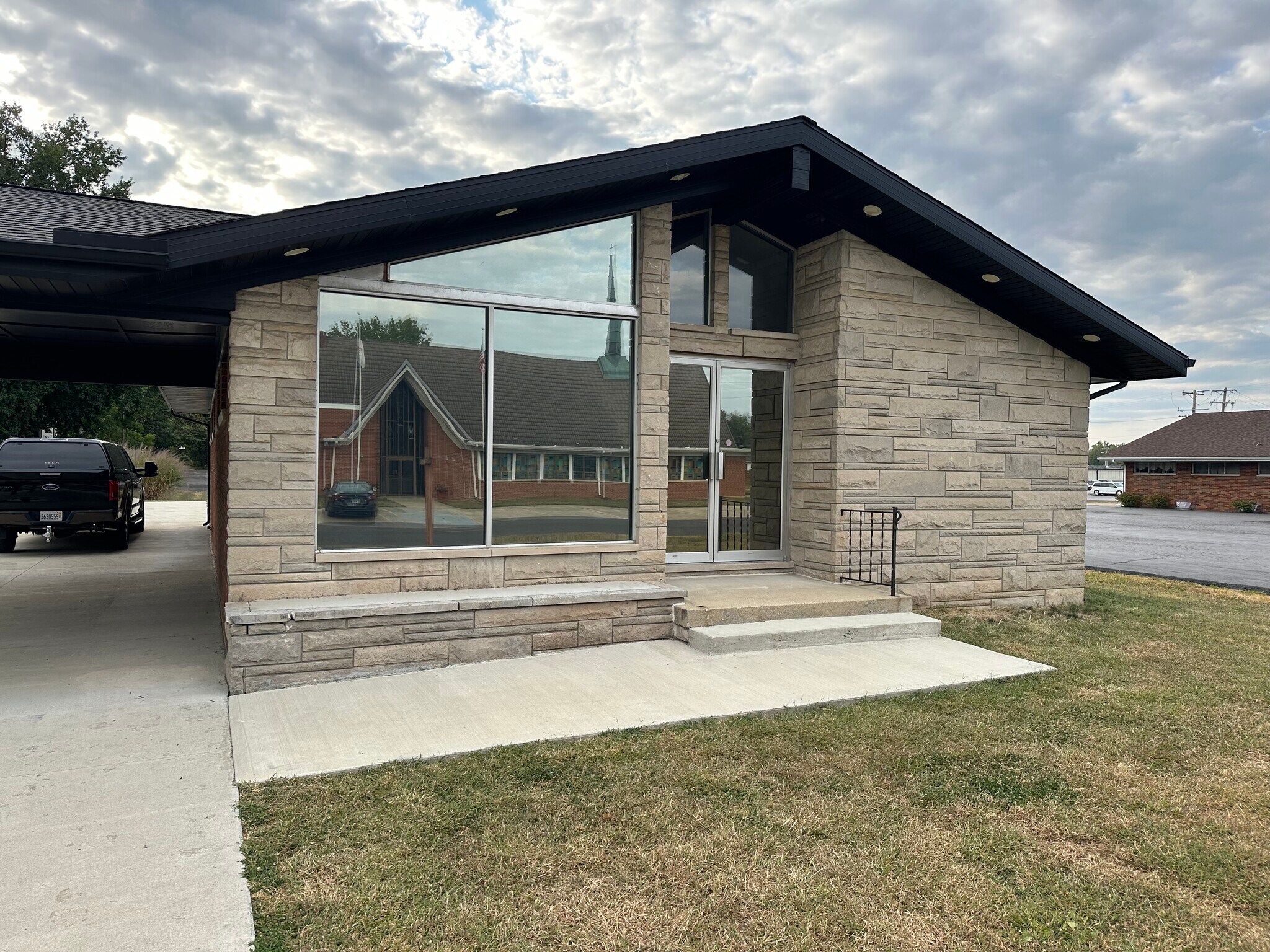 1011 N 8th St, Vandalia, IL for Rent