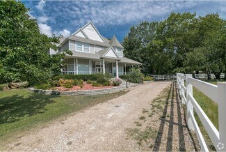 Richland Hills, TX Specialty - 2600 Rosebud Ln