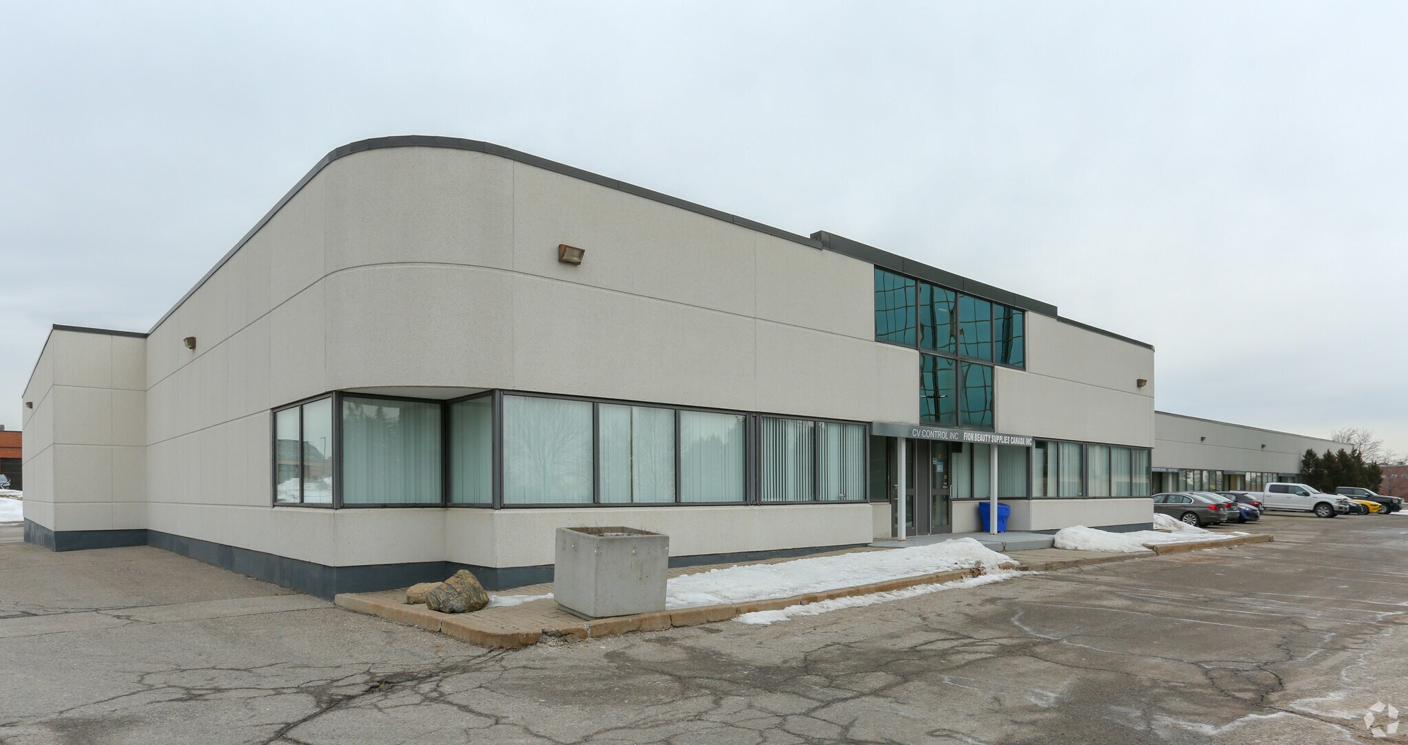 15 W Pearce St, Richmond Hill, ON for Rent