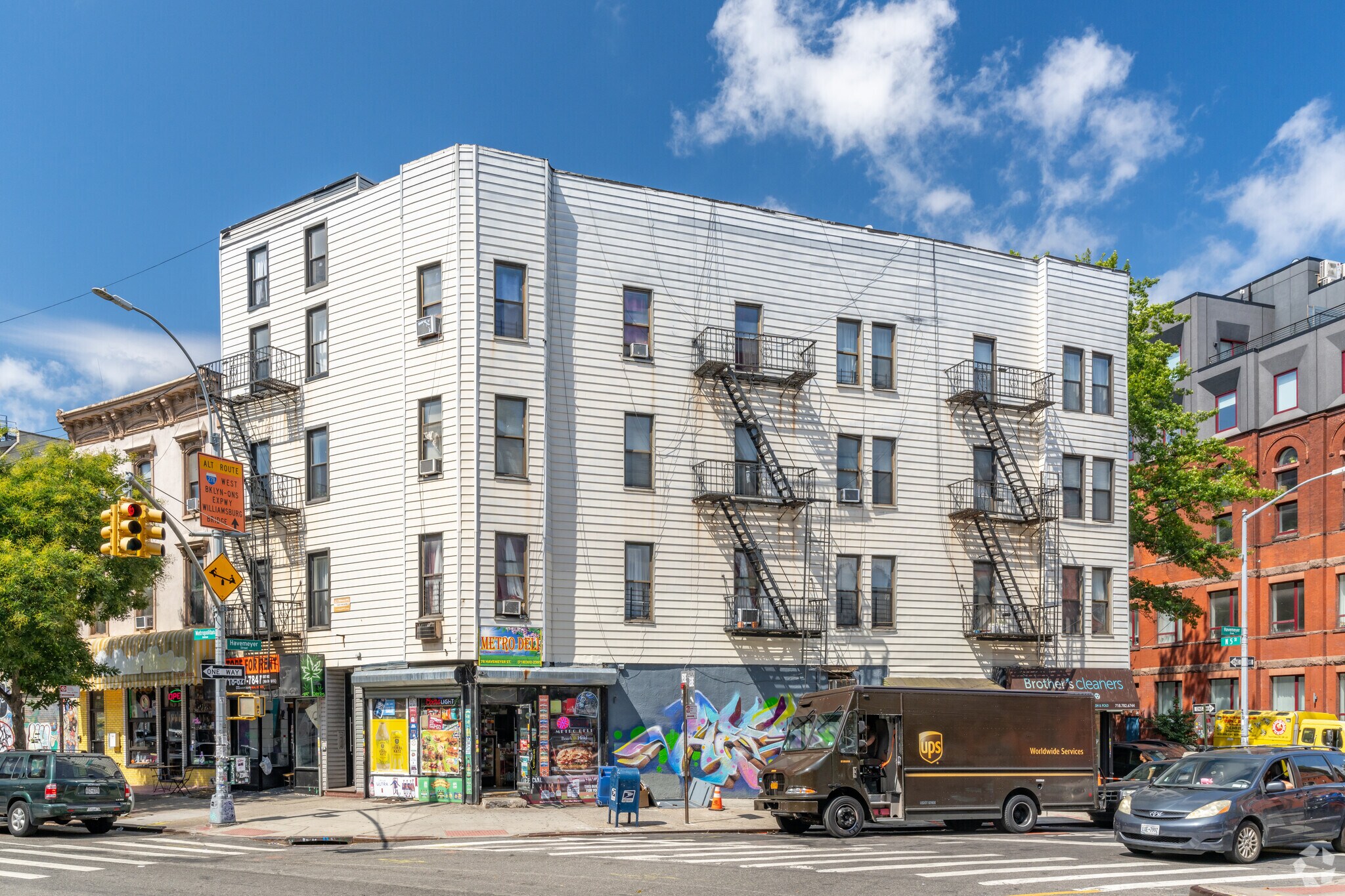 381-383 Metropolitan Ave, Brooklyn, NY for Rent