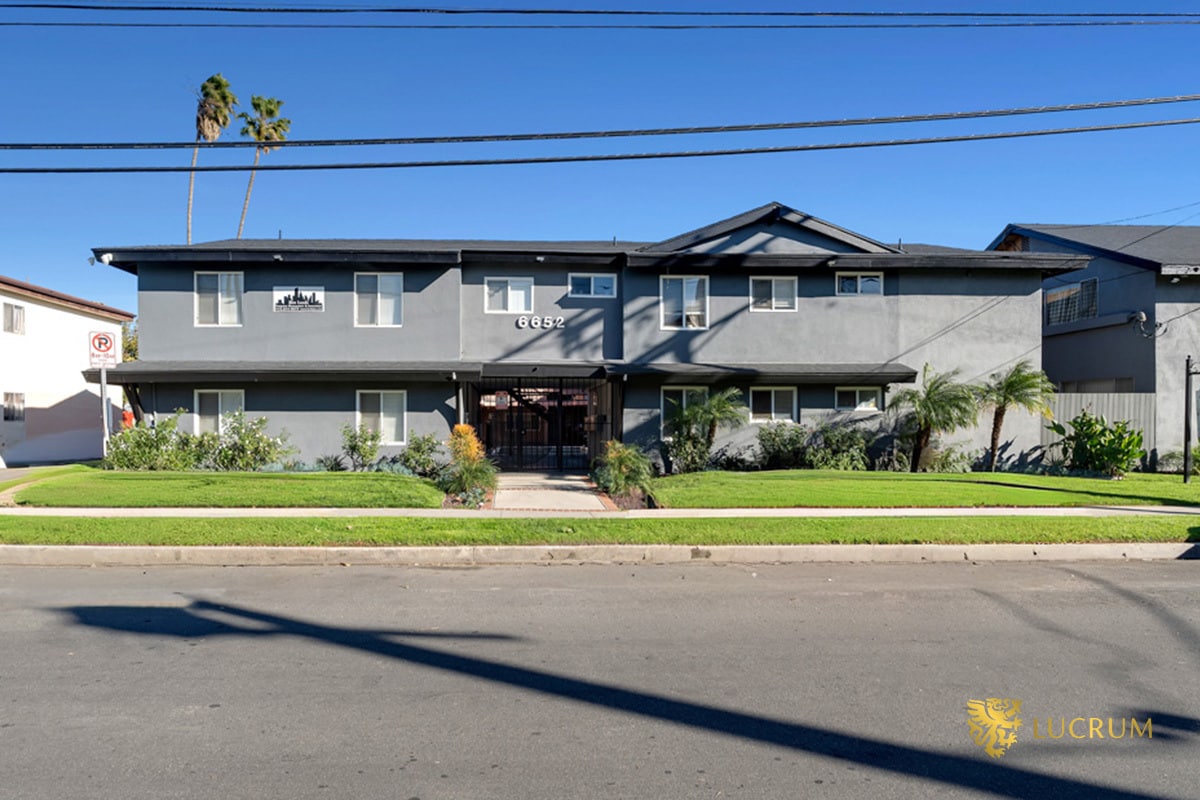 6652 Darby Ave, Reseda, CA for Sale