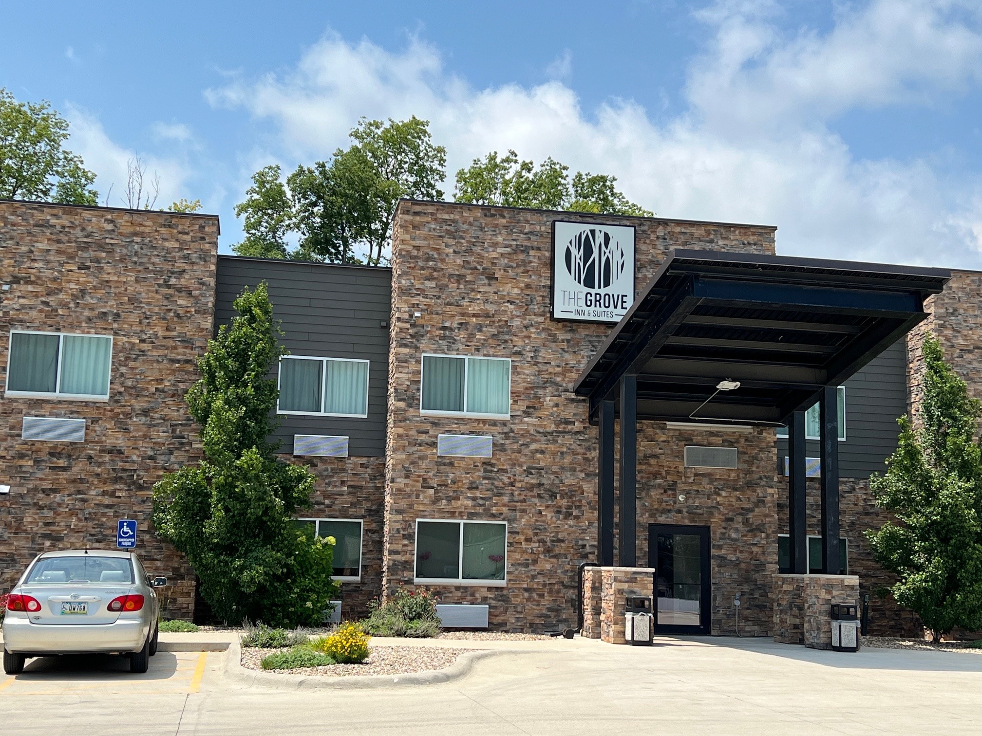 711 Commercial Ave, Eagle Grove, IA for Sale
