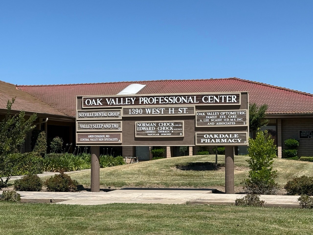 1390 W H St, Oakdale, CA for Rent