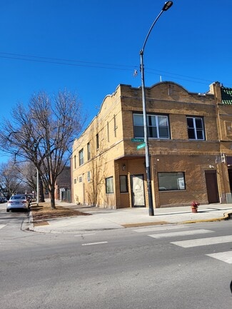 Chicago, IL Retail - 3700 N Kedzie Ave