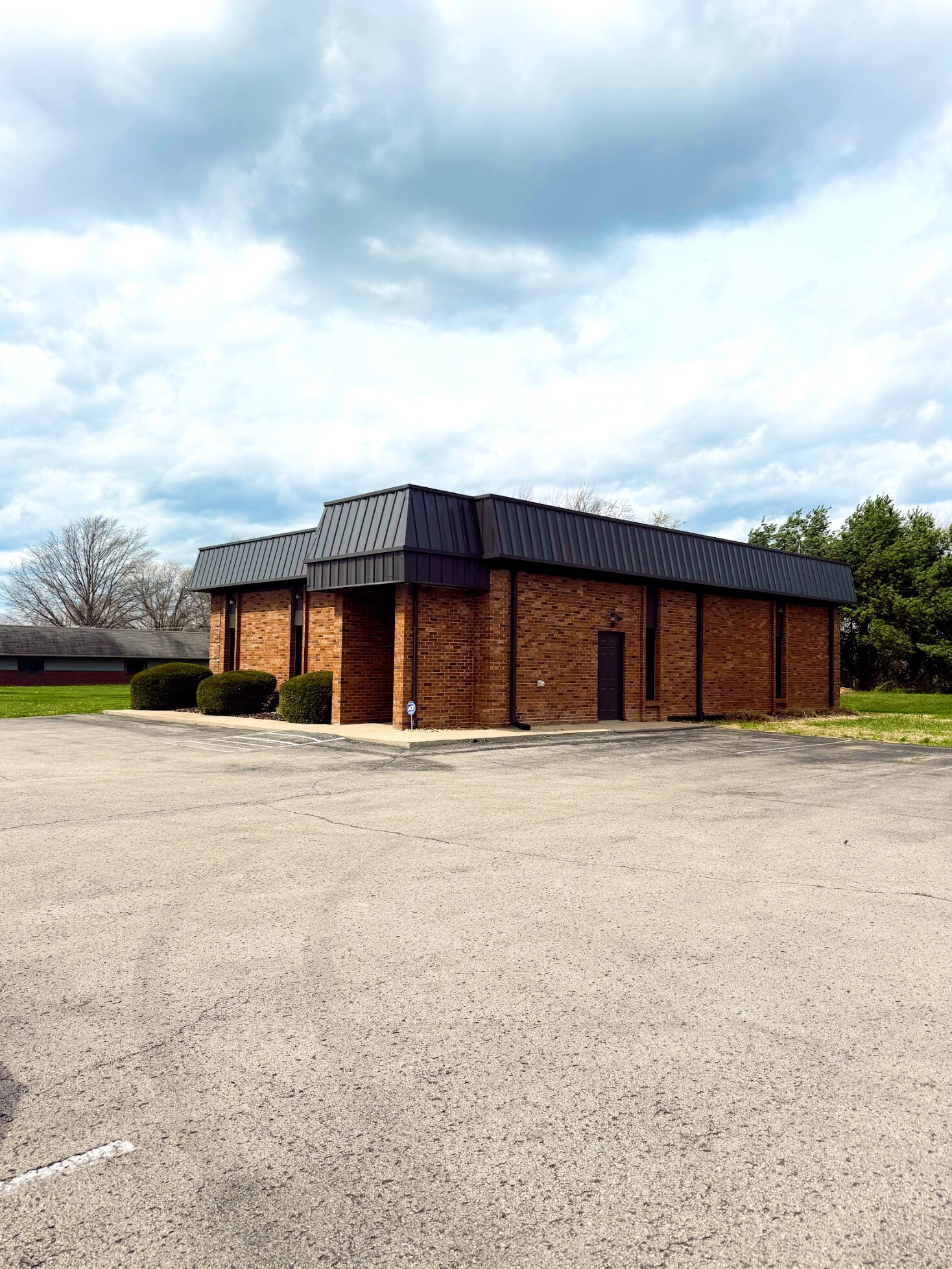 100 Greenbriar Dr, Campbellsville, KY for Rent