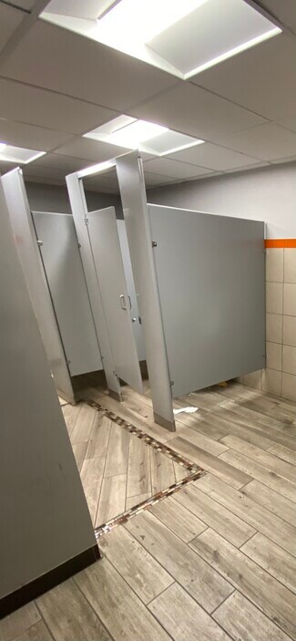 Chicago, IL Flex - 6415 N Rockwell St