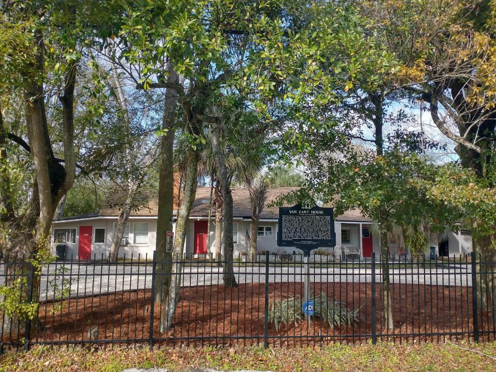 1279 Mull St, Jacksonville, FL for Sale