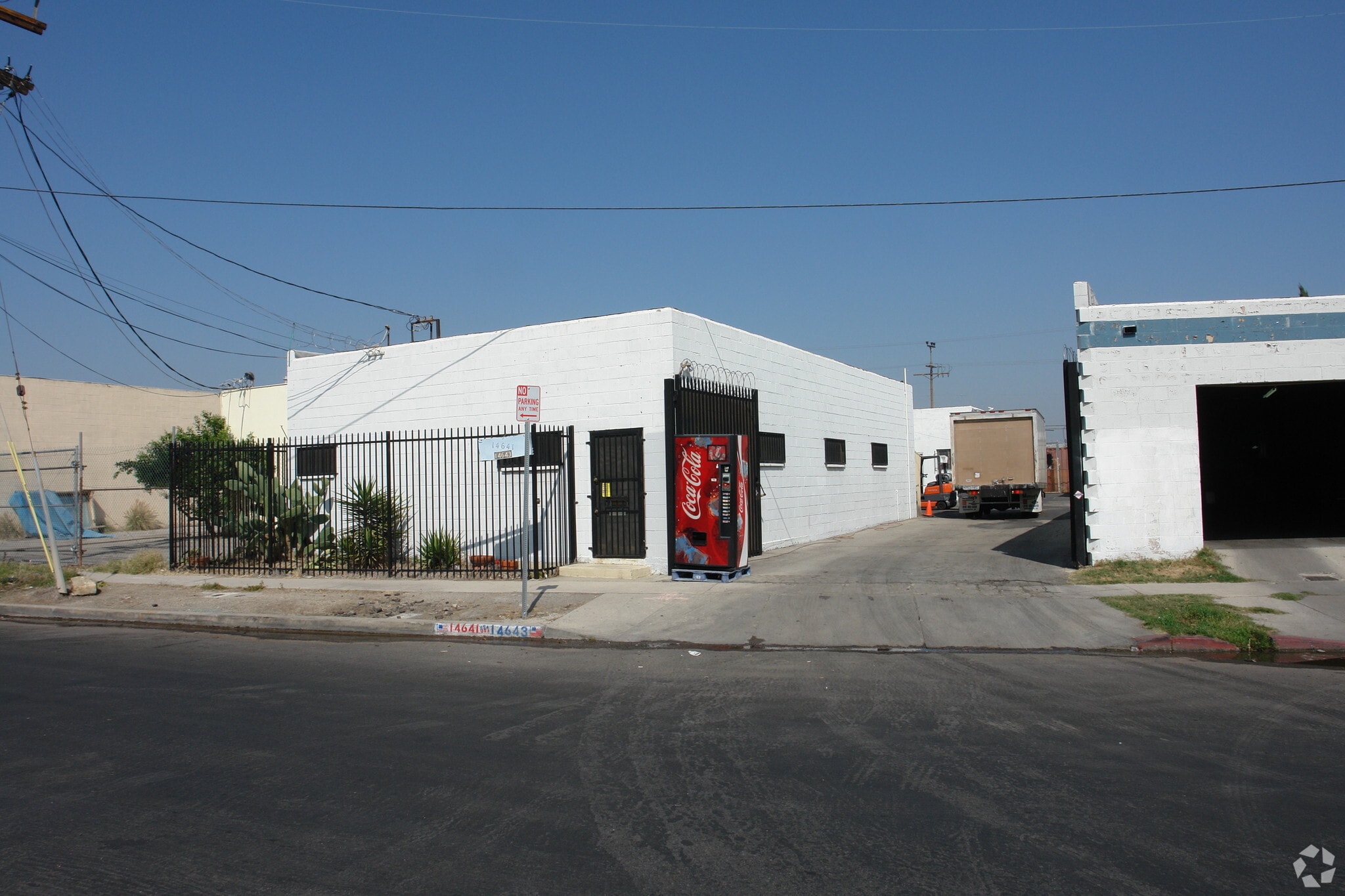 14641-14643 Lull St, Van Nuys, CA for Rent