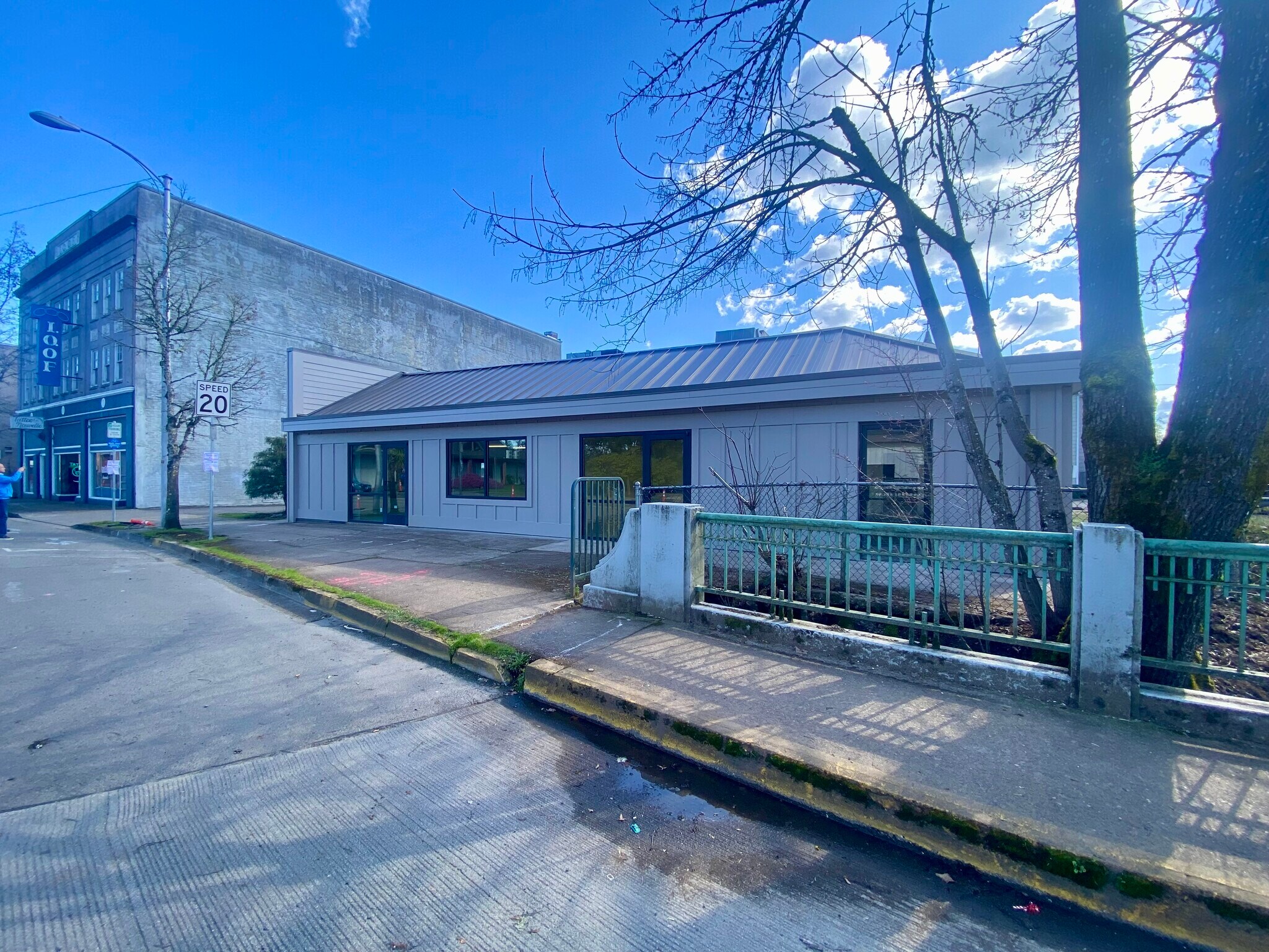 303 E Main St, Cottage Grove, OR for Rent