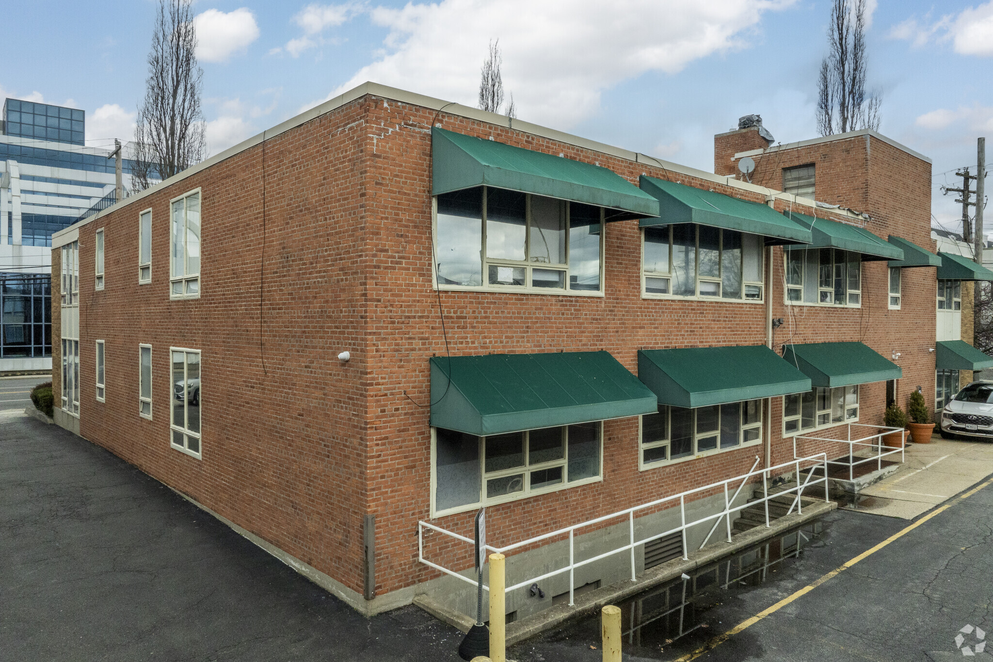 220 Old Country Rd, Mineola, NY for Rent