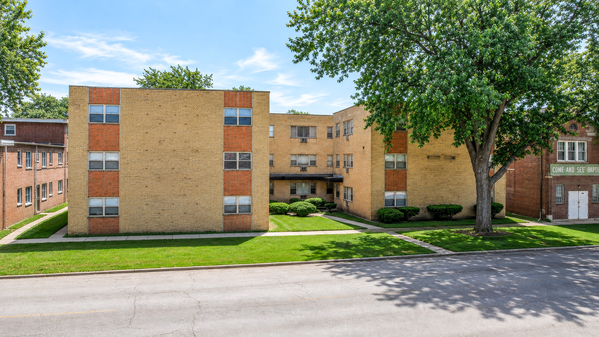 8321 S King Dr, Chicago, IL for Sale