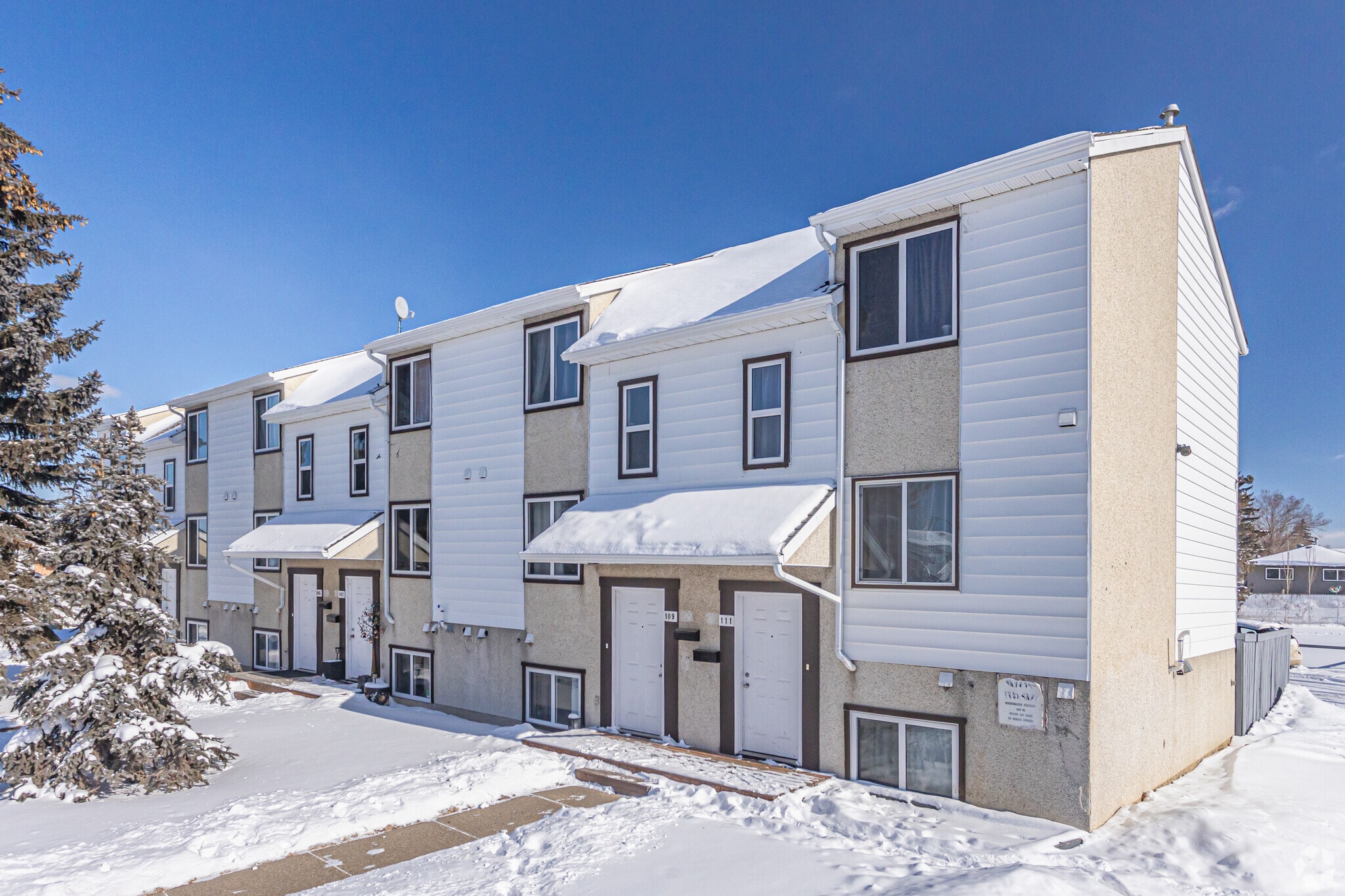 101-111 Lee Ridge & 149-153 Melbourne Rd NW, Edmonton, AB for Sale