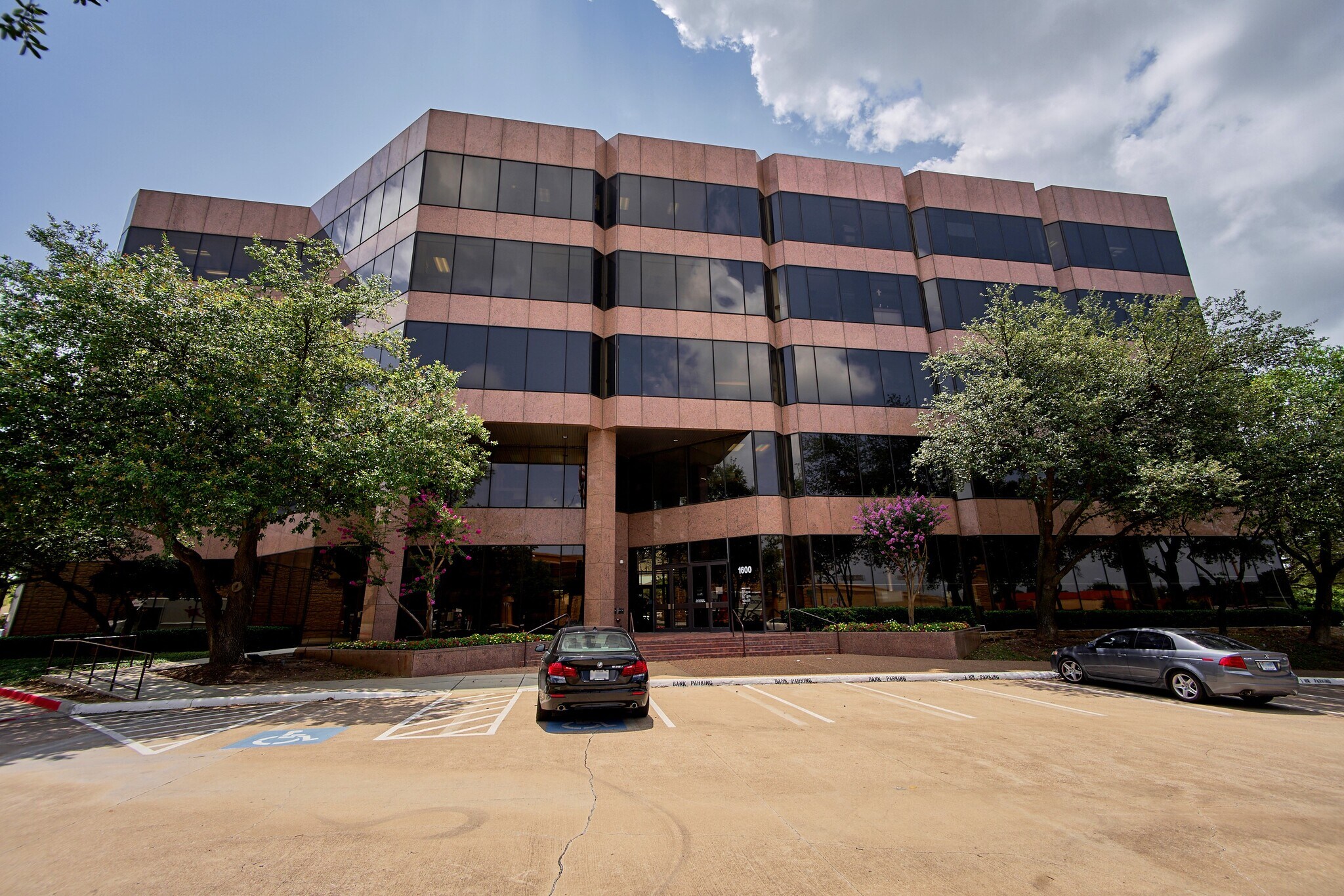 1600 Airport Fwy, Bedford, TX for Rent