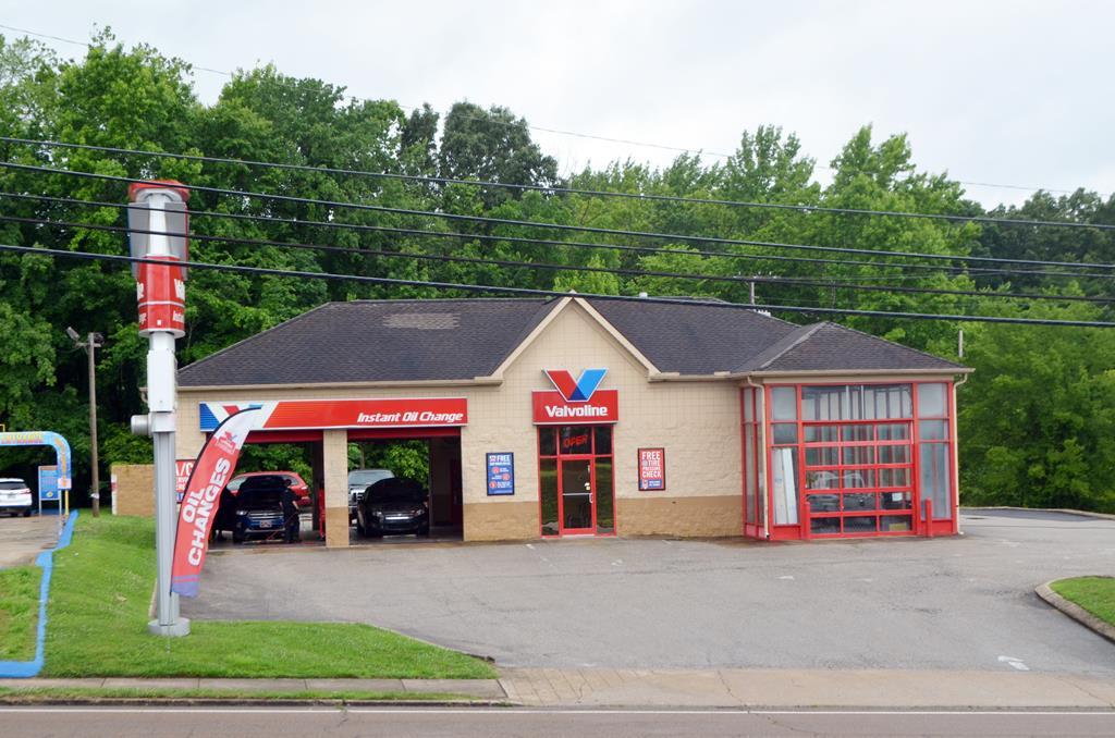 1052 Mineral Wells Ave, Paris, TN for Sale