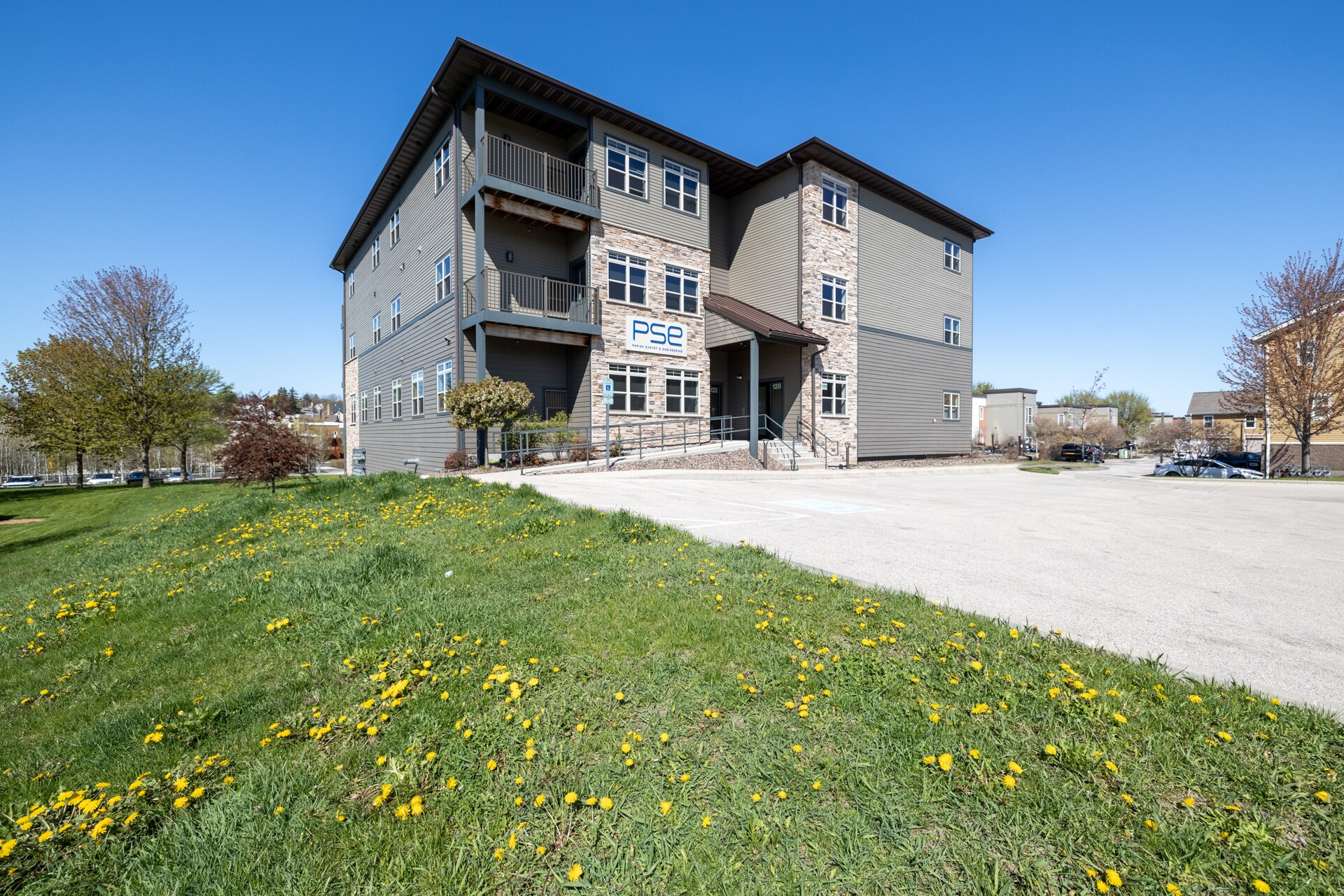 122 Wisconsin St, West Bend, WI for Rent