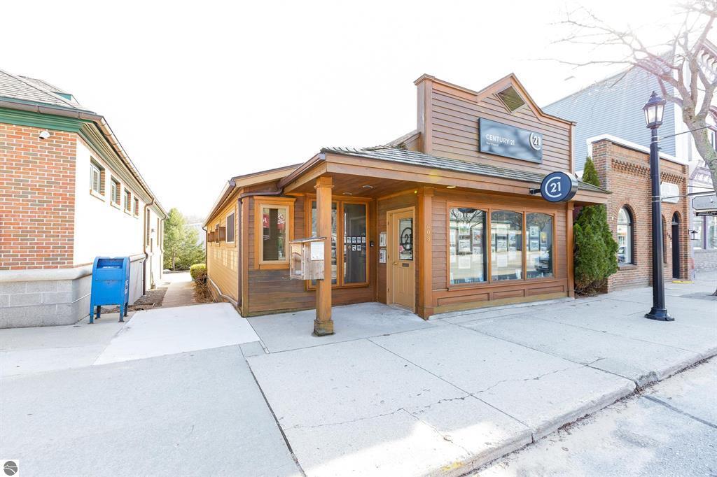 408 Main St, Frankfort, MI for Sale