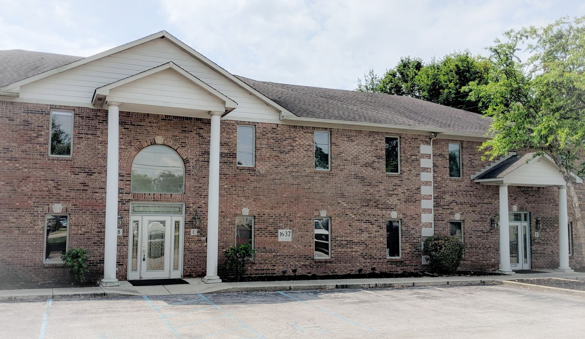 1637 W County Line Rd, Greenwood, IN for Rent