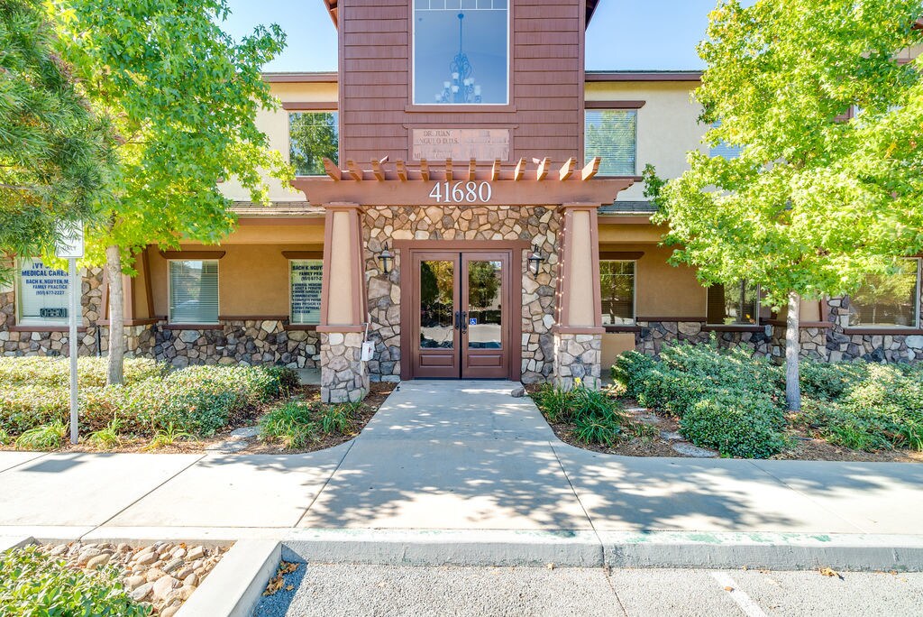 41680 Ivy St, Murrieta, CA for Sale