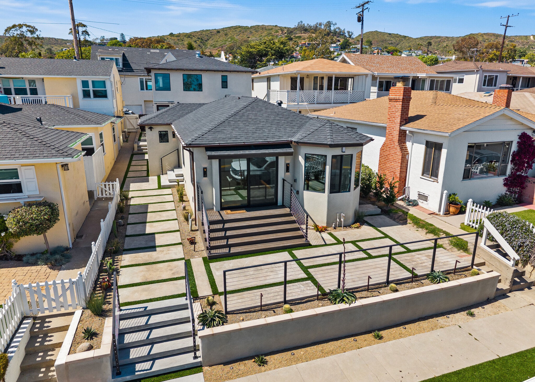 216 Cliff Dr, Laguna Beach, CA for Sale