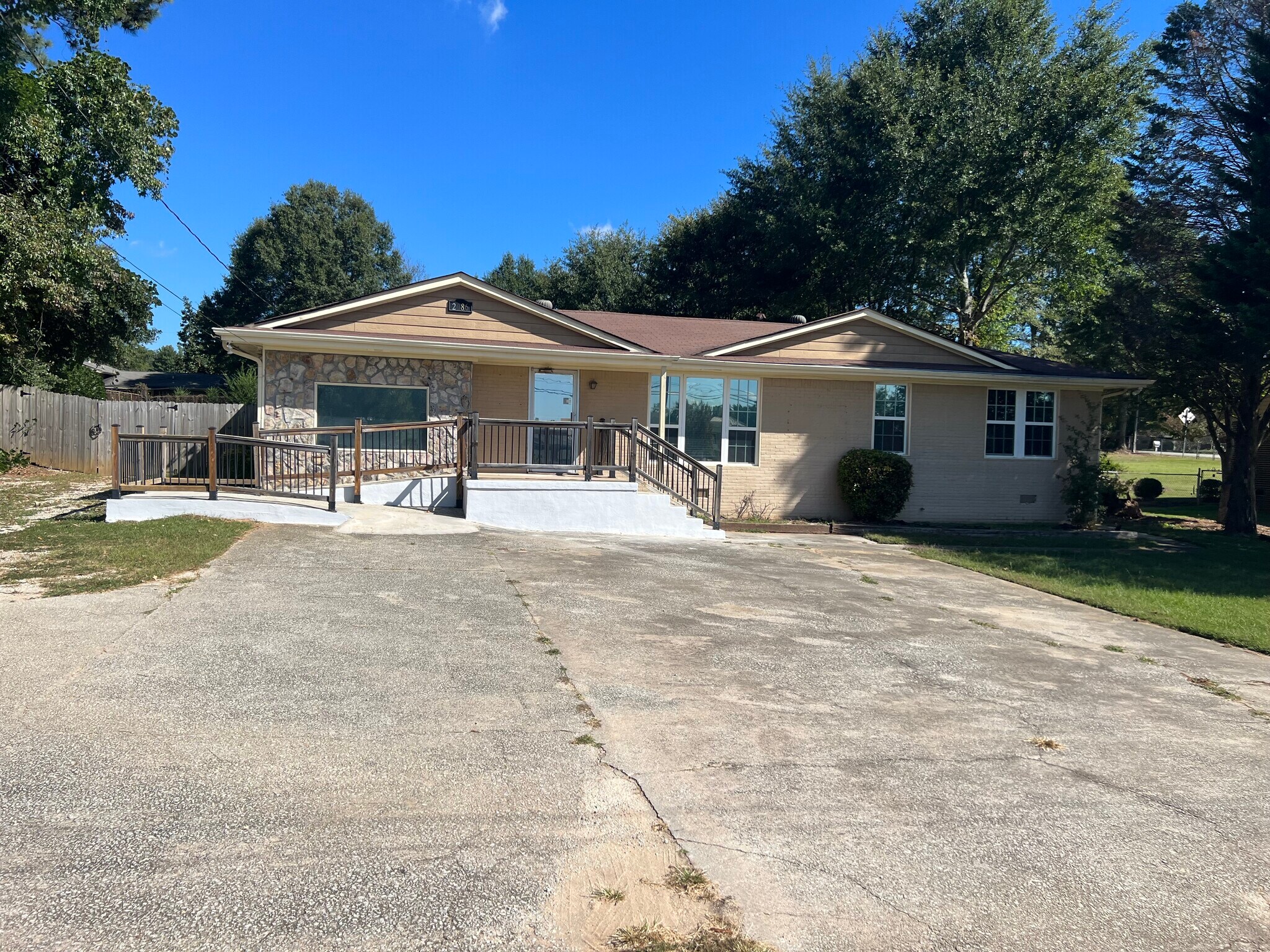2086 Fairburn Rd, Douglasville, GA for Rent