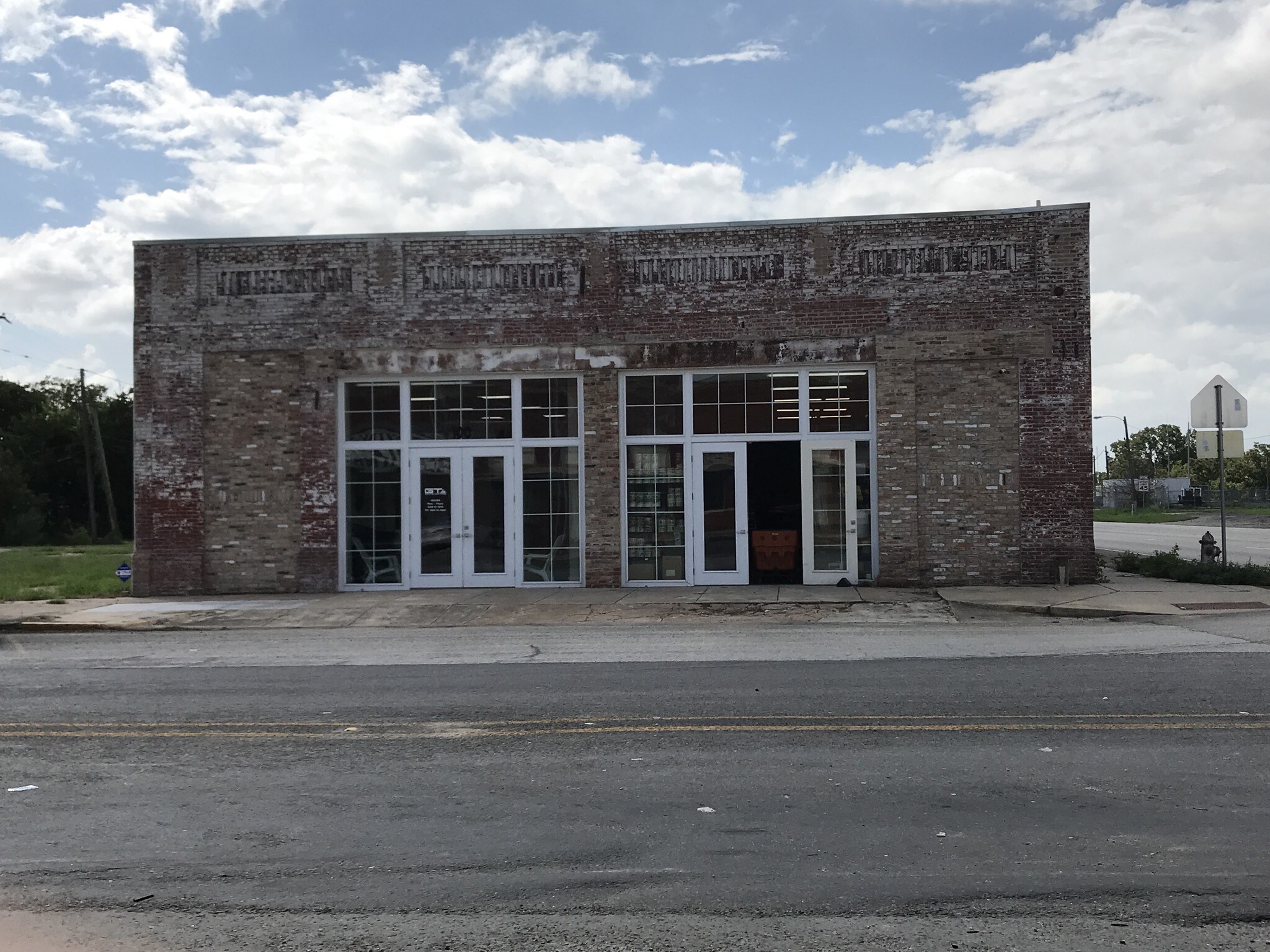 100 E Davilla St, Granger, TX for Rent